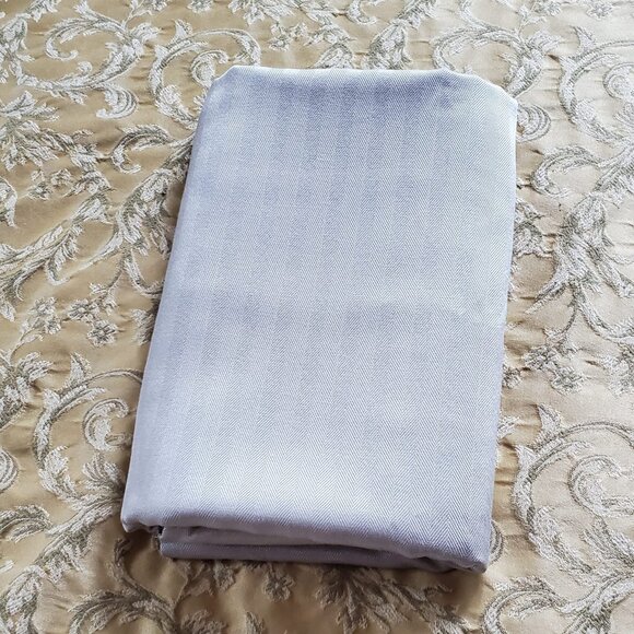 Ralph Lauren Home Silver-Ton Exclusive Oblong Tablecloth - Picture 6 of 9